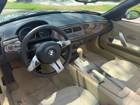 Used 2004 BMW Z4 2.5i RWD image 10