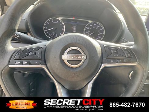 Used 2024 Nissan Sentra SV FWD image 17