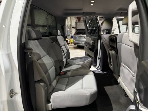 Used 2018 Chevrolet Silverado 1500 Custom w/ Custom Value Package image 22