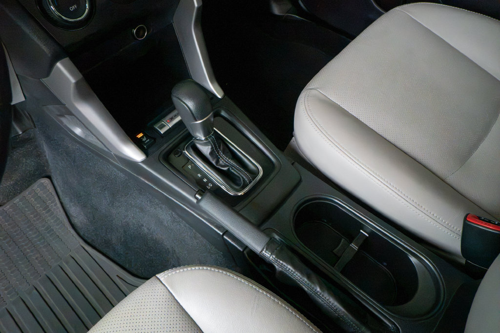 Used 2015 Subaru Forester 2.5i Touring w/ Eyesight & Navigation System AWD/4WD image 10