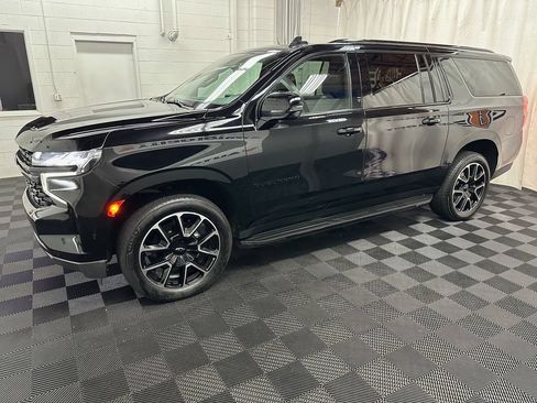 Used 2023 Chevrolet Suburban RST w/ Sport Performance Package AWD/4WD image 5