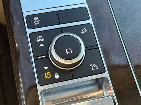 Used 2020 Land Rover Range Rover HSE image 27