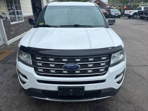 Used 2017 Ford Explorer XLT w/ Equipment Group 202A AWD/4WD image 6
