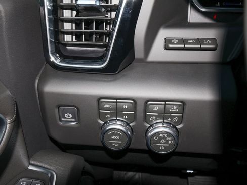 New 2026 GMC Sierra 3500 Denali w/ Denali Reserve Package AWD/4WD image 28