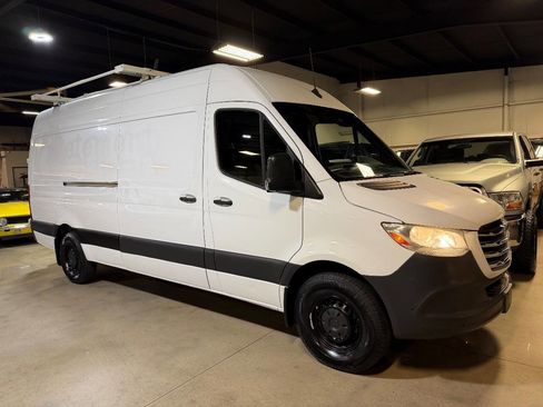 Used 2020 Freightliner Sprinter 2500 image 1