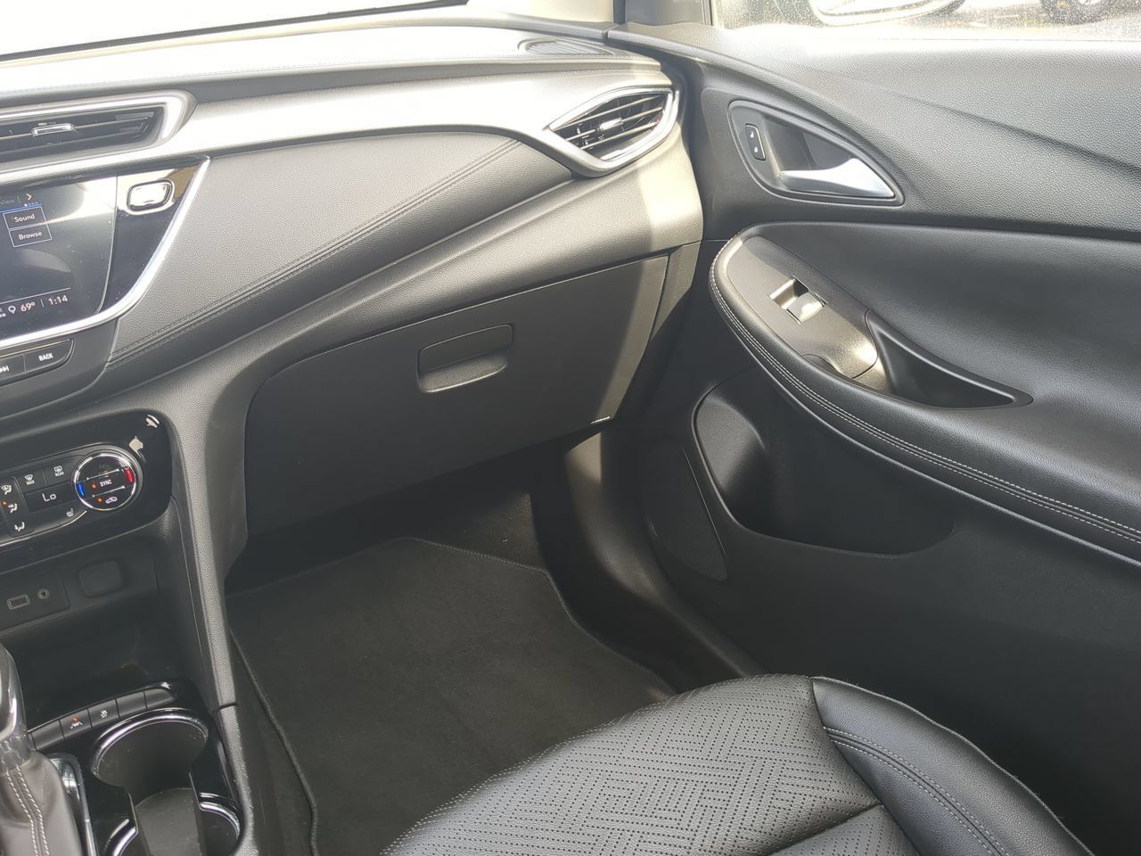 Used 2023 Buick Encore GX Essence w/ Experience Buick Package FWD image 17