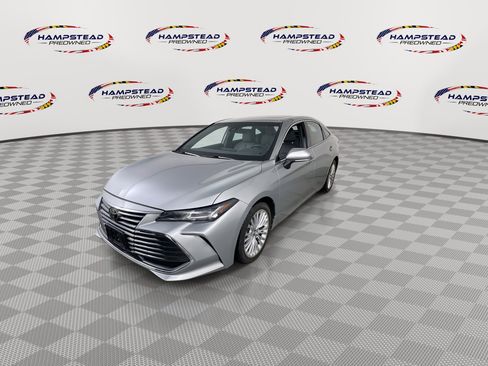 Used 2019 Toyota Avalon Limited image 4