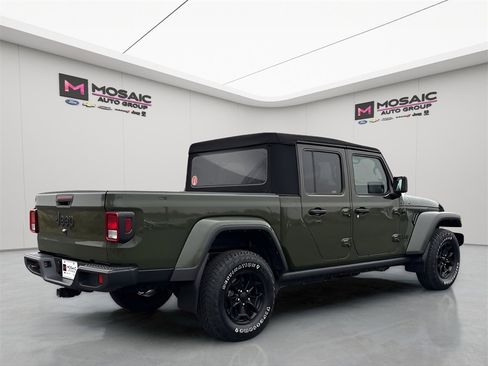 Used 2022 Jeep Gladiator Willys image 7