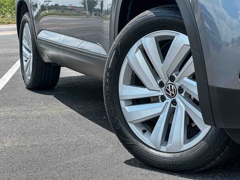 Used 2023 Volkswagen Atlas Cross Sport SE FWD image 2