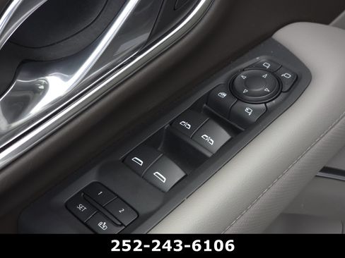 Used 2023 GMC Yukon SLT w/ SLT Premium Package image 57