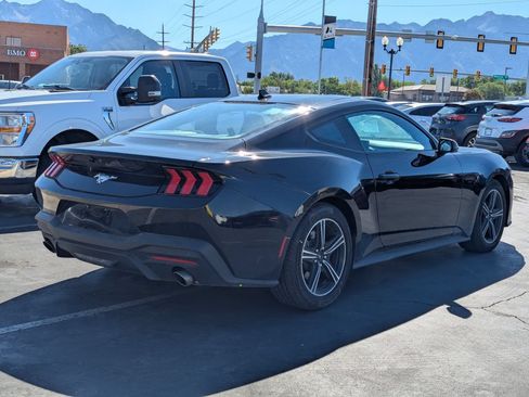 Used 2025 Ford Mustang Coupe RWD image 4
