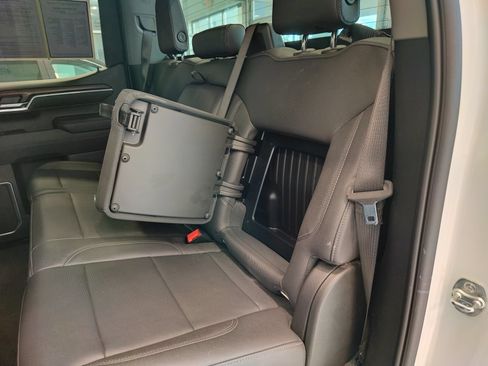Used 2025 GMC Sierra 1500 SLT AWD/4WD image 14