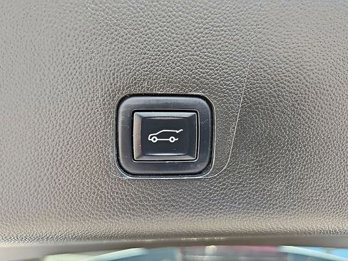 Used 2023 Chevrolet Traverse LT w/ Midnight/Sport Edition AWD/4WD image 17