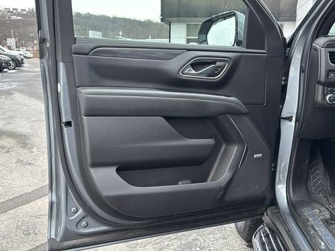 Used 2022 GMC Yukon SLT w/ SLT Premium Package image 12