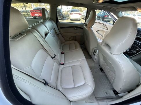 Used 2016 Volvo XC70 T5 Premier w/ Proximity Package image 22