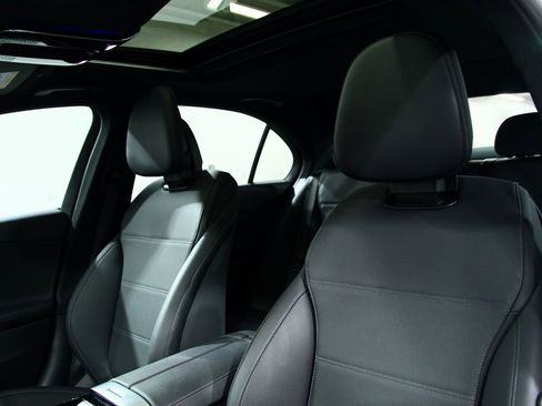 Used 2025 Mercedes-Benz C 300 4MATIC Sedan image 17