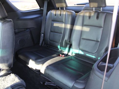 Used 2015 Ford Explorer XLT w/ Equipment Group 202B image 12