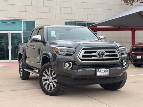 Used 2022 Toyota Tacoma Limited image 2
