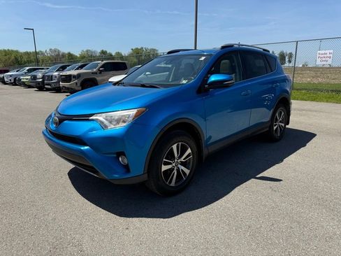 Used 2018 Toyota RAV4 XLE AWD/4WD image 3
