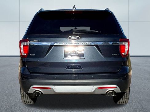Used 2017 Ford Explorer XLT w/ Equipment Group 201A image 4