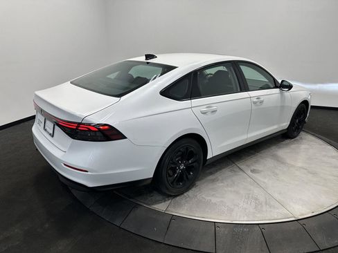 Certified 2025 Honda Accord SE image 6