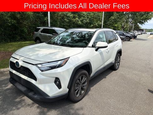 Used 2022 Toyota RAV4 XLE Premium AWD/4WD image 3