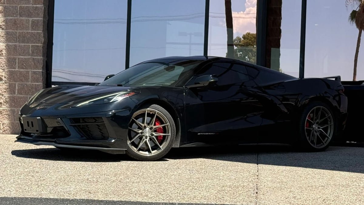 Used 2023 Chevrolet Corvette Stingray Preferred Cpe w/ Z51 Performance Package RWD image 2