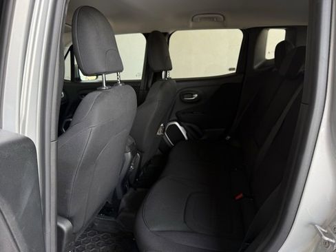 Used 2019 Jeep Renegade Latitude w/ UConnect 8.4 Nav Group image 21