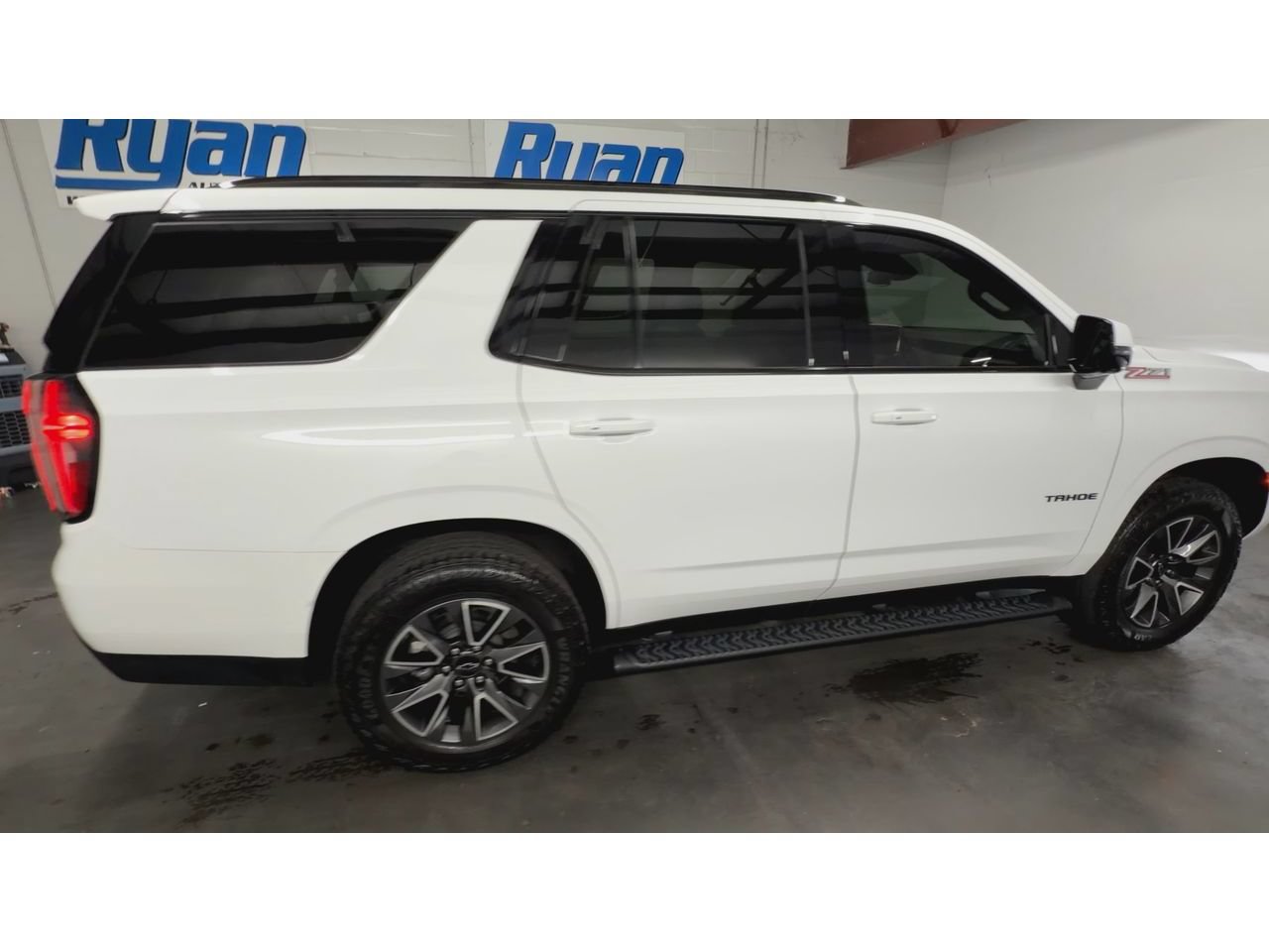 Used 2024 Chevrolet Tahoe Z71 w/ Luxury Package AWD/4WD image 9