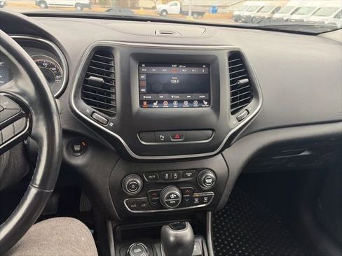 Used 2020 Jeep Cherokee Latitude Plus image 15