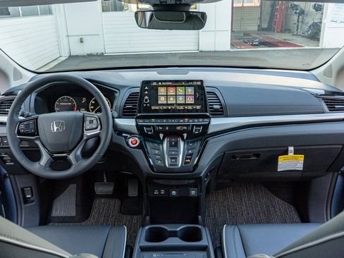 New 2026 Honda Odyssey Touring image 18
