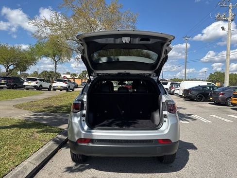 Used 2025 Jeep Compass Latitude image 17