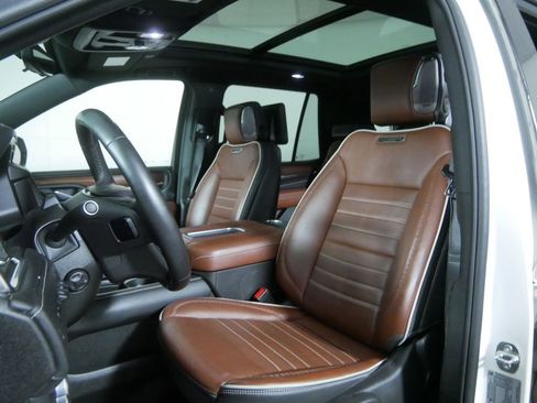 Used 2024 GMC Yukon Denali Ultimate AWD/4WD image 11