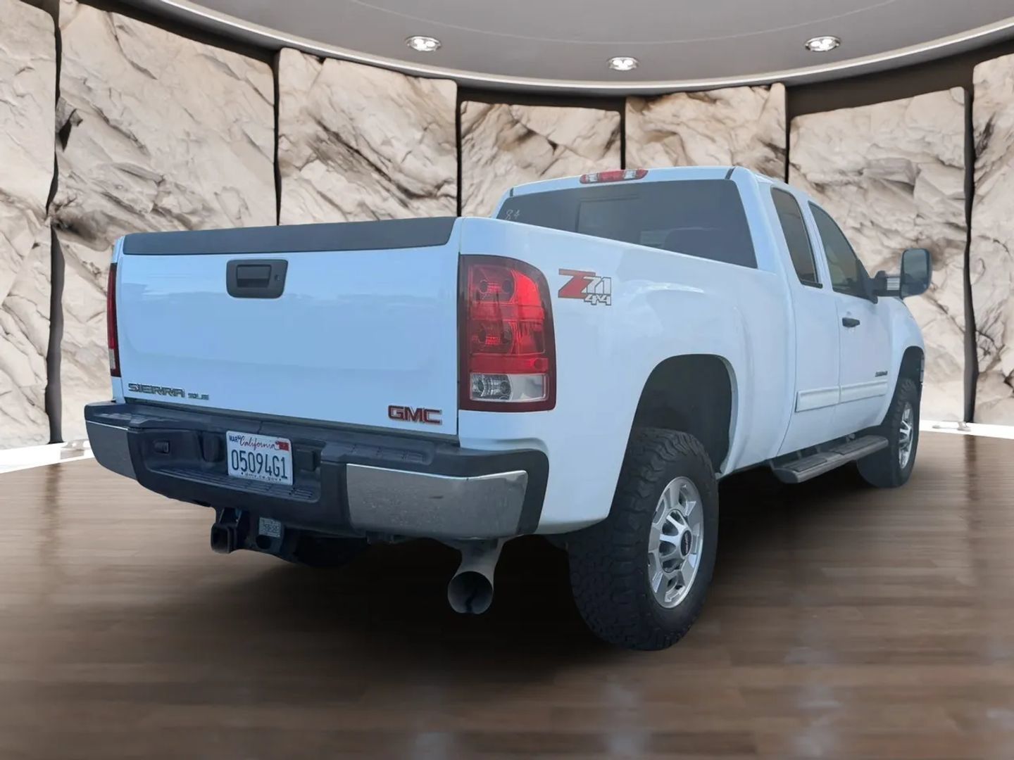 Used 2011 GMC Sierra 2500 SLE w/ SLE Preferred Package AWD/4WD image 6