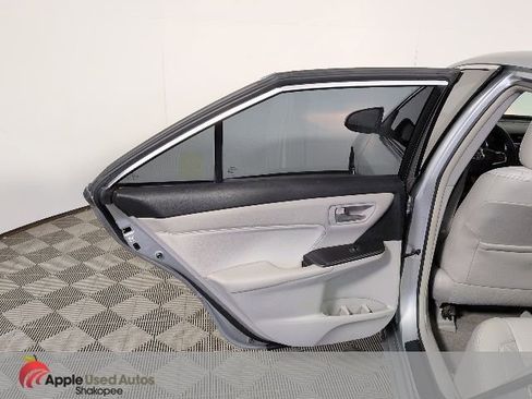 Used 2016 Toyota Camry XLE w/ Moonroof Package image 35