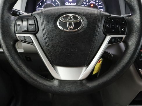 Used 2018 Toyota Sienna LE FWD image 23