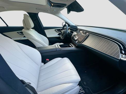 Certified 2025 Mercedes-Benz E 350 4MATIC Sedan image 30