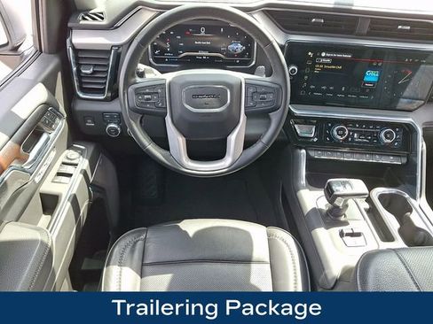 Used 2024 GMC Sierra 1500 Denali w/ Technology Package AWD/4WD image 3