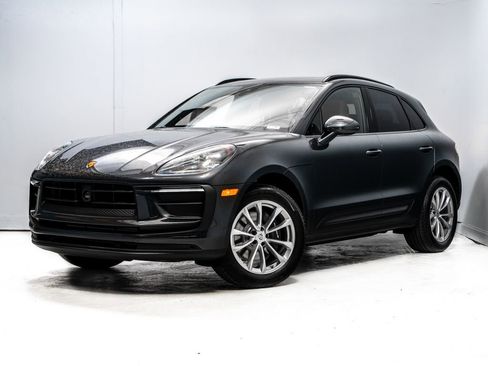 New 2026 Porsche Macan image 1