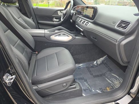 Used 2025 Mercedes-Benz GLS 450 4MATIC image 6