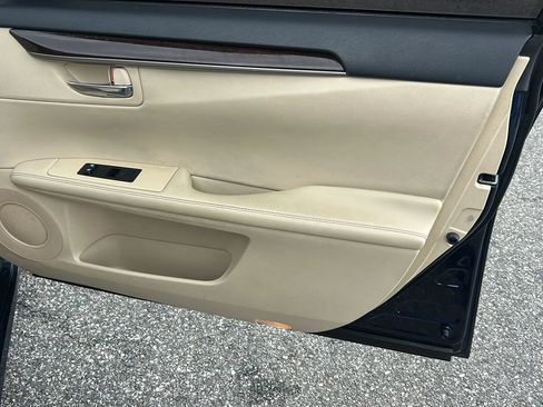 Used 2014 Lexus ES 350 w/ Premium Package FWD image 17