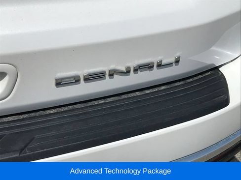Used 2021 GMC Yukon Denali w/ Denali Premium Package AWD/4WD image 3