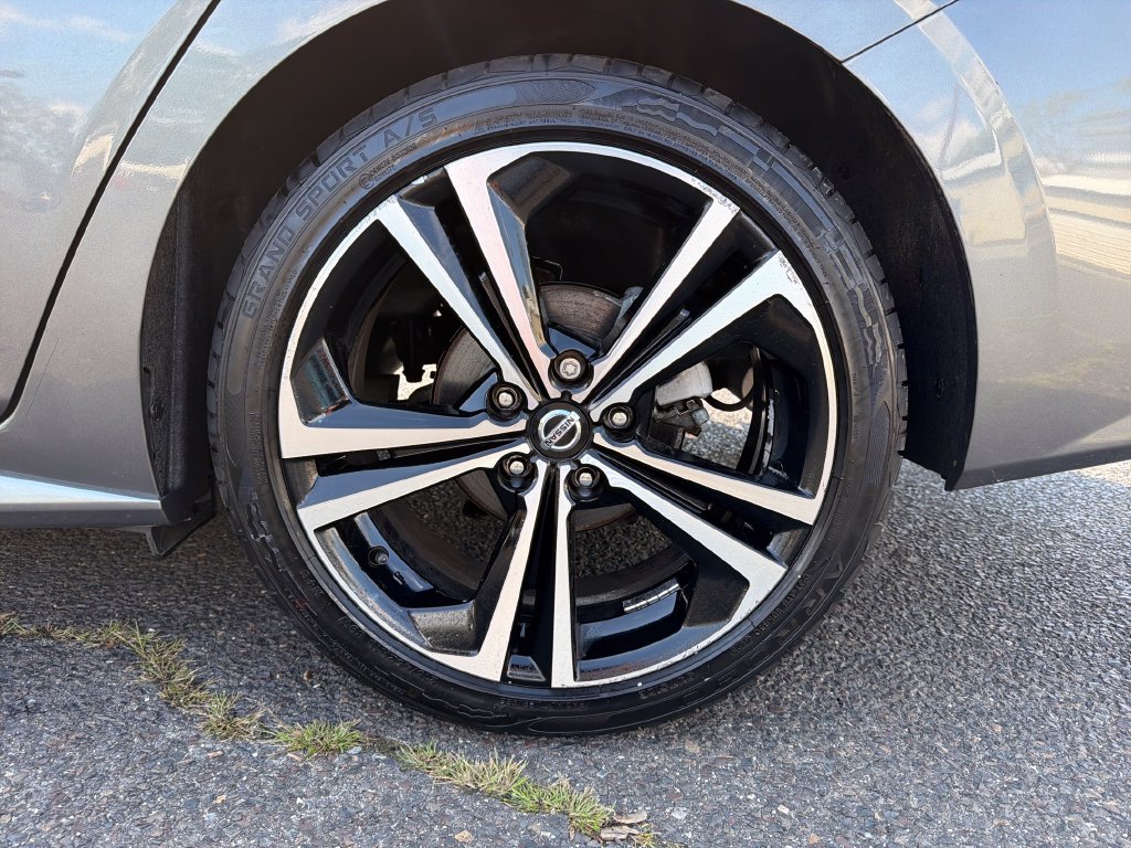 Used 2021 Nissan Sentra SR FWD image 12