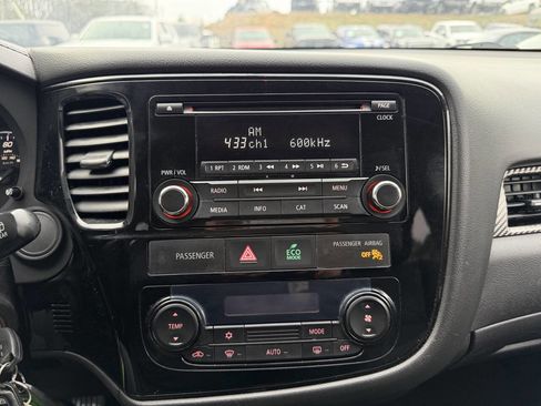 Used 2016 Mitsubishi Outlander SEL image 21