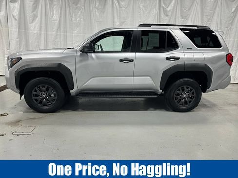 Used 2025 Toyota 4Runner SR5 AWD/4WD image 4