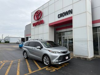 Used 2024 Toyota Sienna Platinum FWD video 1