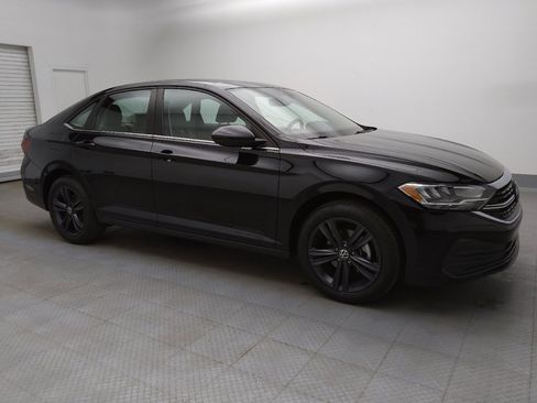 Used 2022 Volkswagen Jetta SE w/ Panoramic Sunroof Package image 11