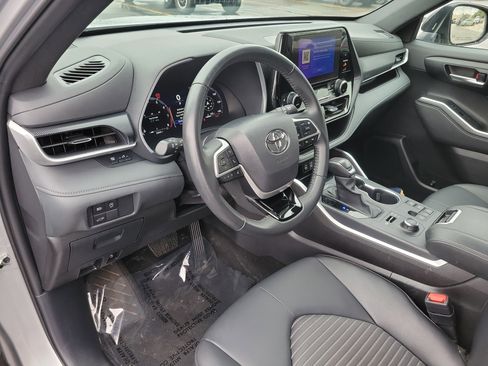 Used 2025 Toyota Highlander XSE AWD/4WD image 25