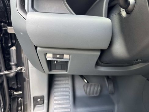 New 2026 Land Rover Defender 110 X-Dynamic SE AWD/4WD image 32