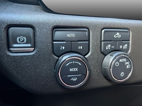 Used 2024 Chevrolet Silverado 1500 LT AWD/4WD image 15